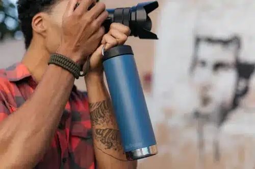 tkwide_20oz_cafe_blue_photographer_900x-510x340 copy